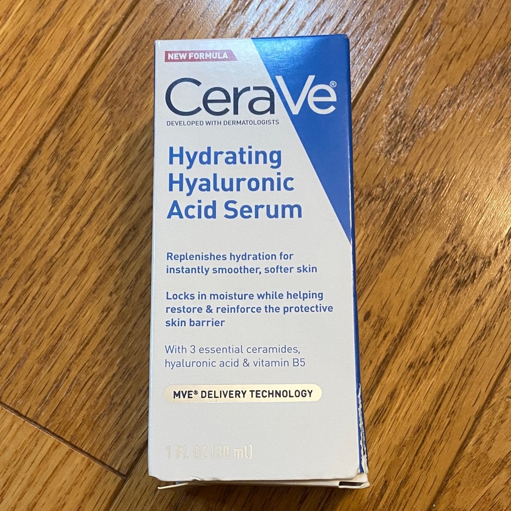 CeraVe Hydrating Hyaluronic Acid Serum - Blue and White